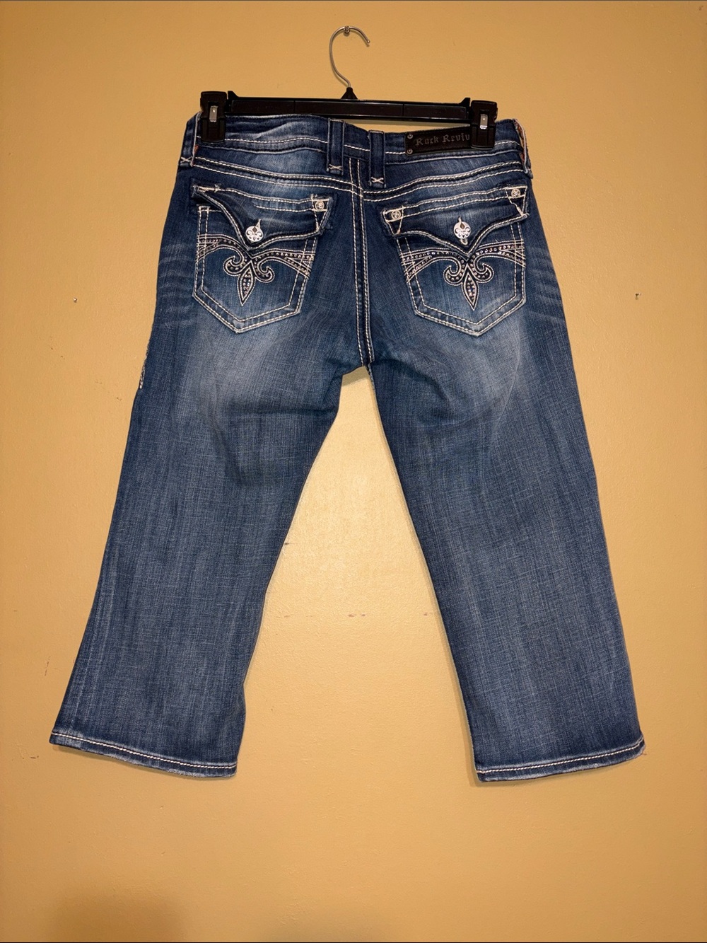 Rock Revival Women's Size 30 Medium Blue Bling Sora Capri Stretchy Denim Jeans